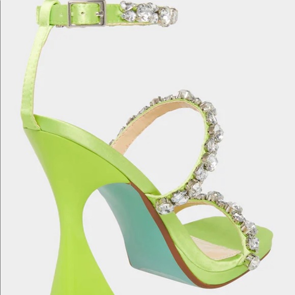 New In Box Betsey Johnson Citron High Heels - 7.5 - Picture 3 of 5